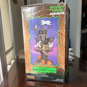 Lemax Spooky Town Trick-or-Treehouse with Ghosts and Pumpkins
